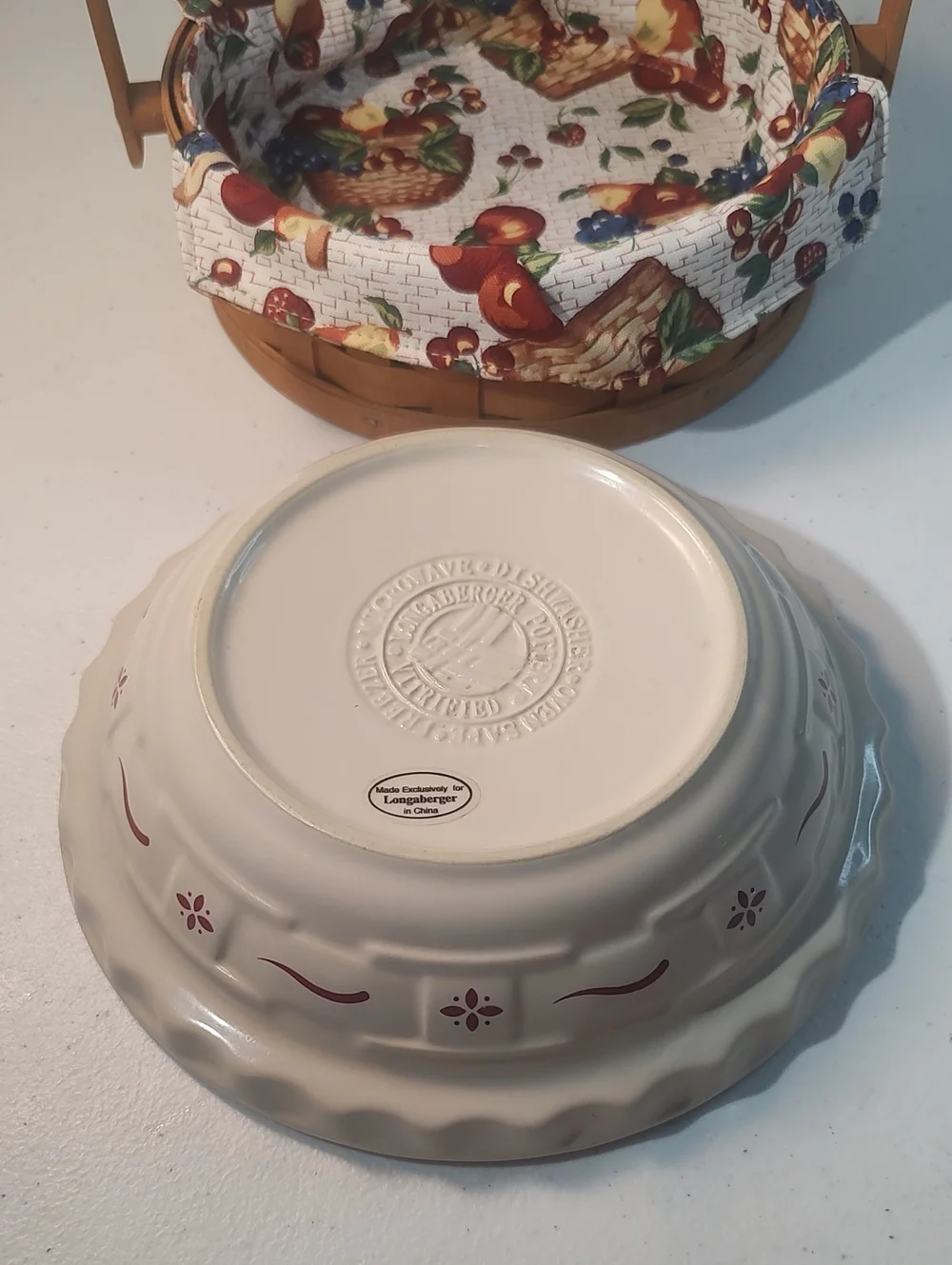 Longaberger Small Round Pie Basket With Fruit Basket Liner & Small Pie Plate